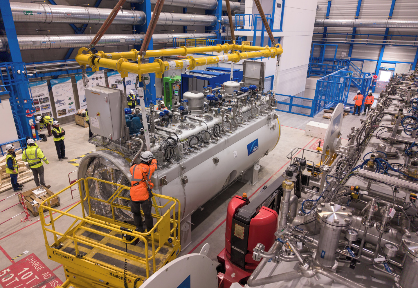 Cryogenics equipment arrives in the HiLumi underground | home.cern